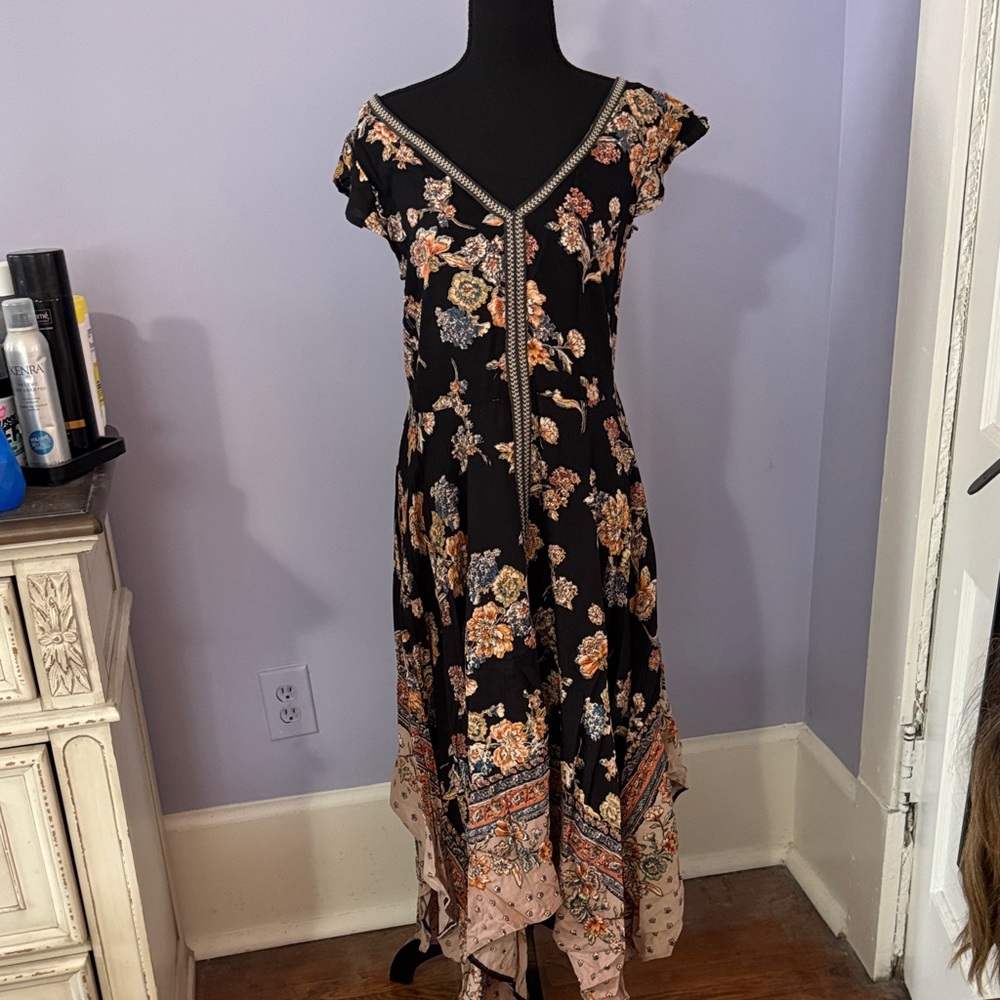 Boutique brand Lola P. Chic Floral High-Low Dress in Black and Pink